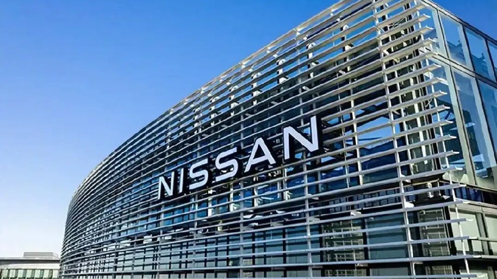 巨头没落：亏2000亿裁2万人，连总部都卖了