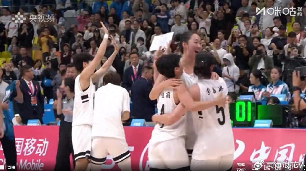 表现抢眼！三分8中6怒砍24分，能组织能得分，球迷：宫鲁鸣该召她