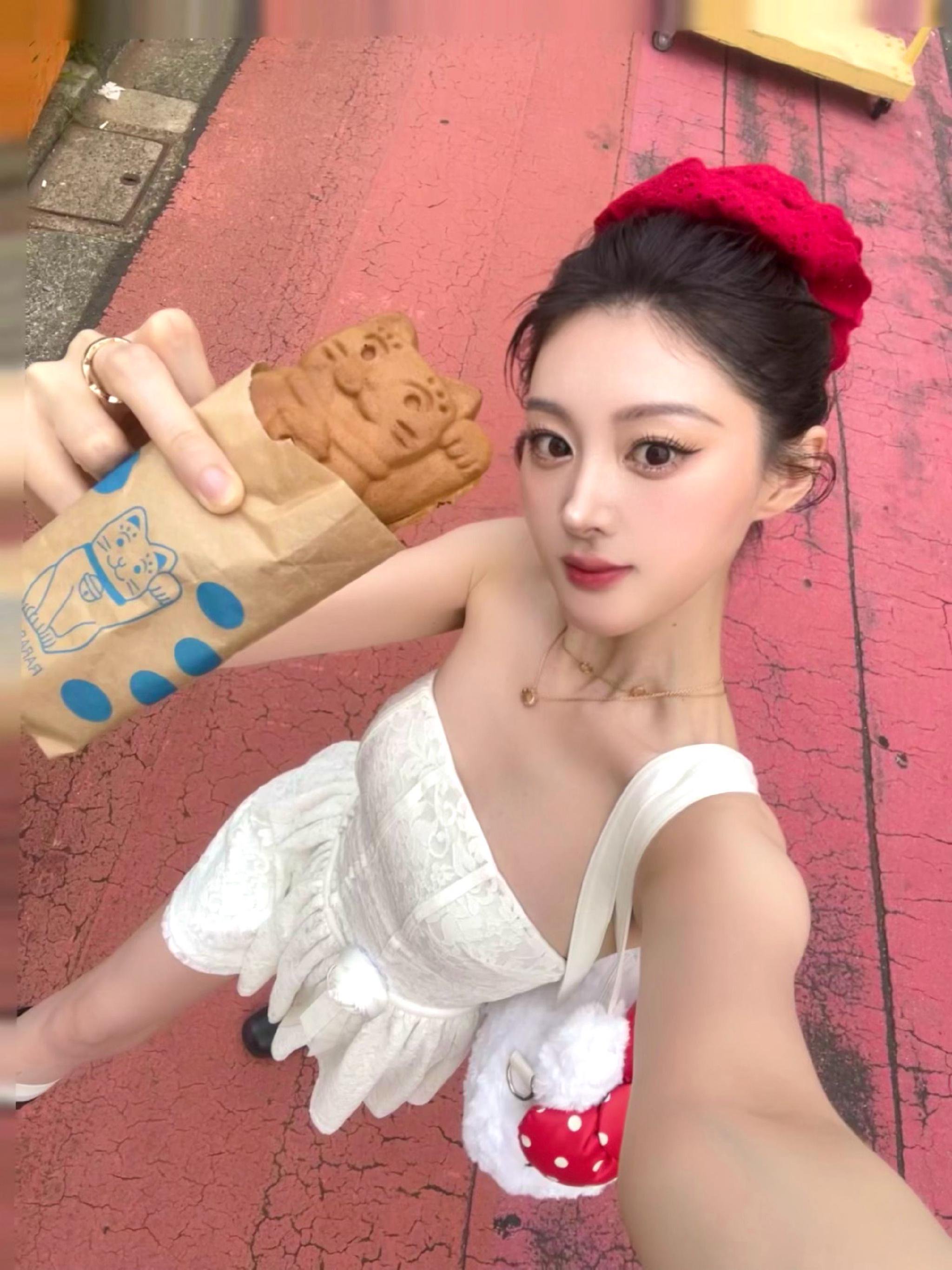 背上我爱的毛绒包 不论几岁都要爱  MORE TO COME  Miumiu