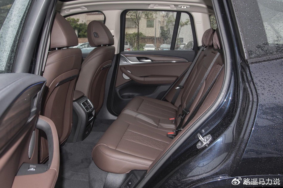 手握30万预算该买谁?宝马X3对比豹5