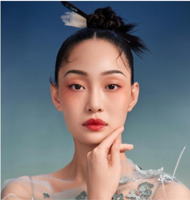 重拾审美自信花西子用“细长眉、眼下彩、点珠唇”打造“中国妆”休闲区蓝鸢梦想 - Www.slyday.coM 重拾审美自信花西子用“细长眉、眼下彩、点珠唇”打造“中国妆”休闲区蓝鸢梦想 - Www.slyday.coM