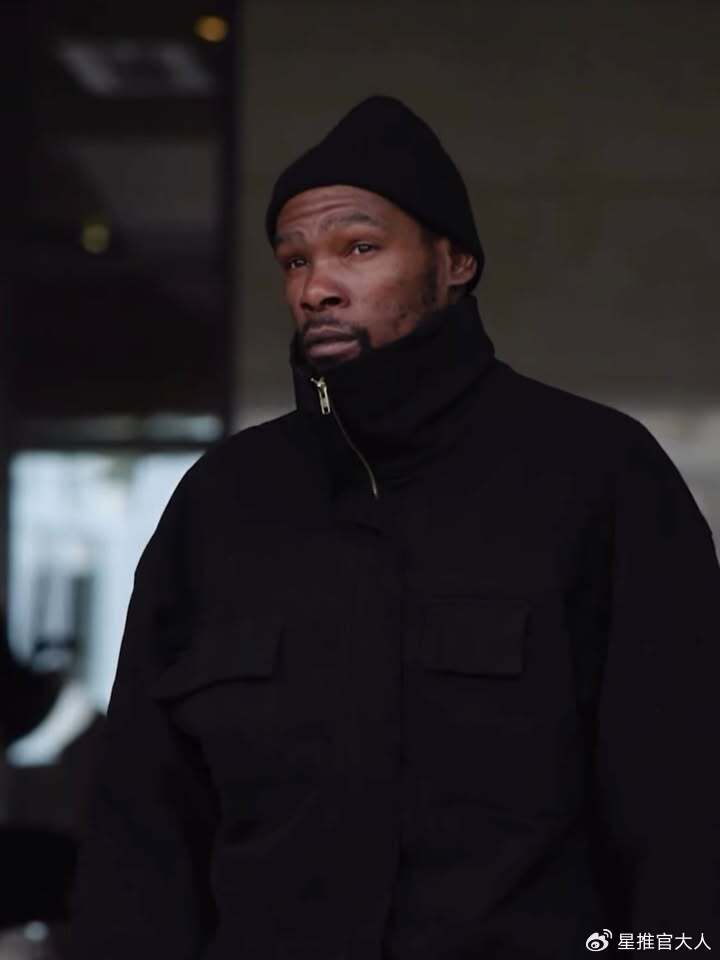 已禁止评论！杜兰特自曝躺床上生活照引热议 布克塔图姆为他点赞