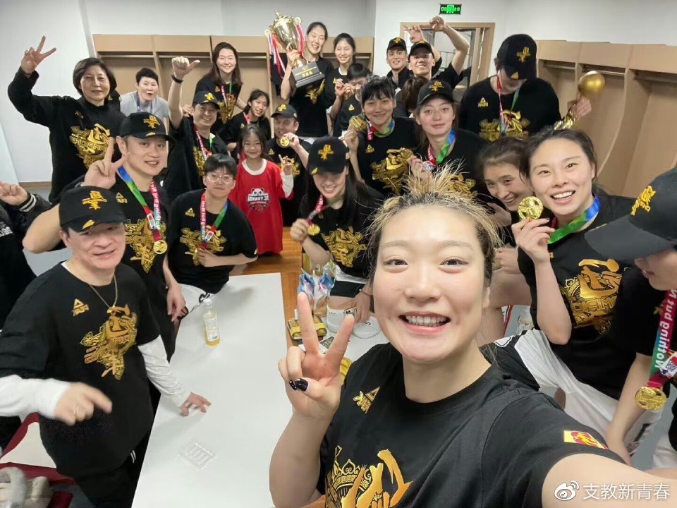 记者：“李梦队友”无缘WNBA，王思静在澳洲养伤！球迷：梦三加油