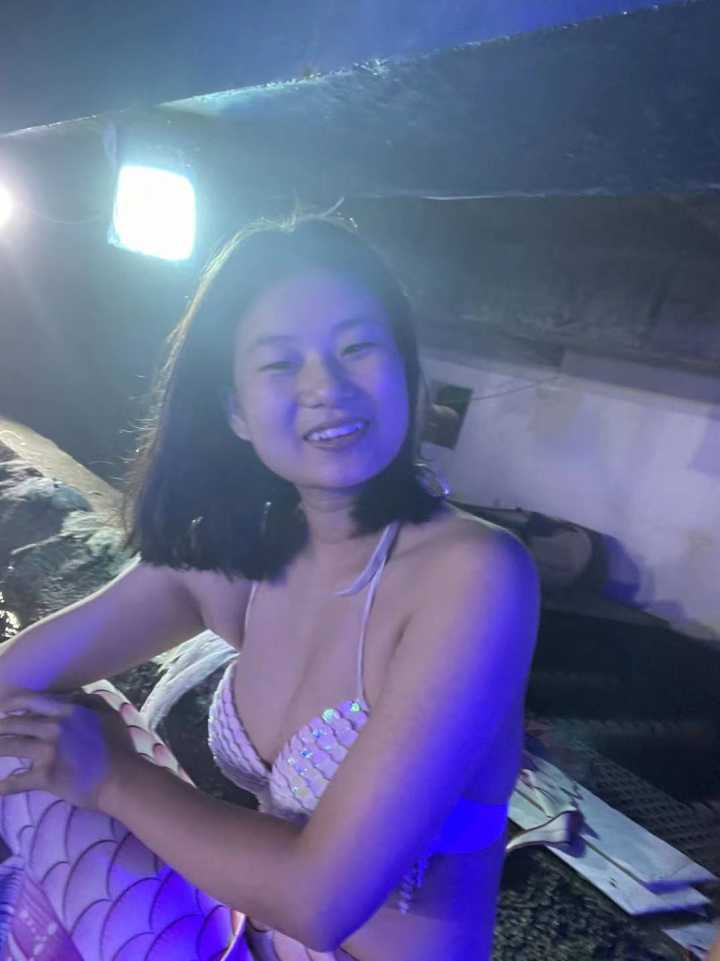 克服下水和被束缚的恐惧,25岁杭漂女孩的中秋节:我在杭州当美人鱼休闲区蓝鸢梦想 - Www.slyday.coM 克服下水和被束缚的恐惧,25岁杭漂女孩的中秋节:我在杭州当美人鱼休闲区蓝鸢梦想 - Www.slyday.coM