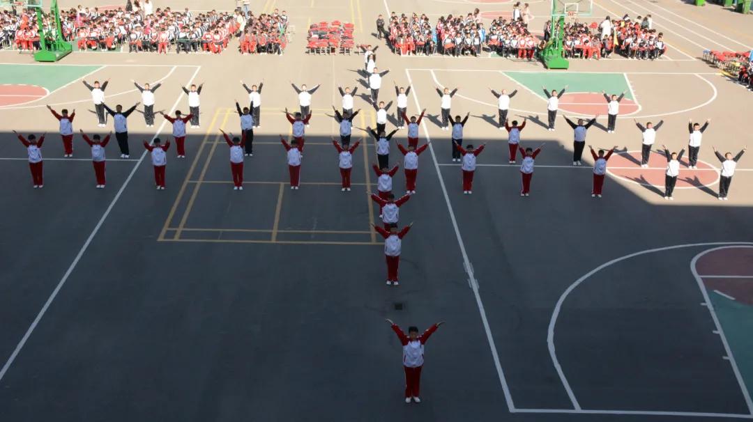 忻州市北方中学隆重举行初一年级队列队形广播体操比赛