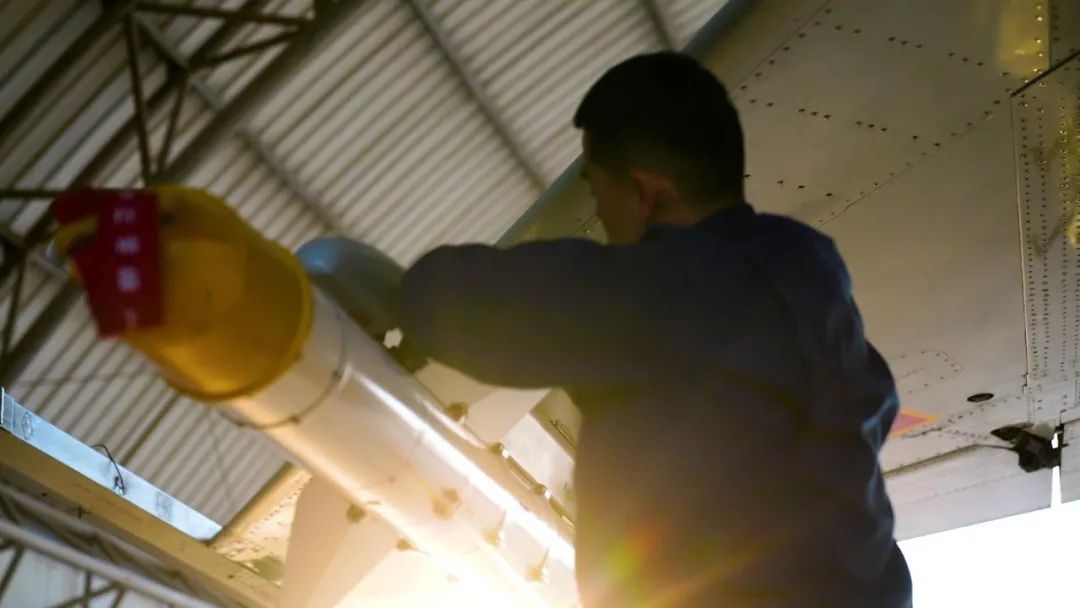 【直击演训场】海军航空兵歼击轰炸机跨昼夜实弹实射休闲区蓝鸢梦想 - Www.slyday.coM 【直击演训场】海军航空兵歼击轰炸机跨昼夜实弹实射休闲区蓝鸢梦想 - Www.slyday.coM