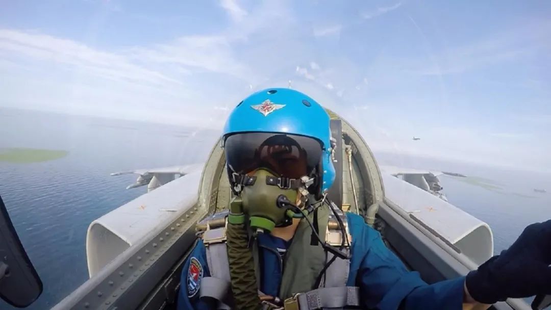 【直击演训场】海军航空兵歼击轰炸机跨昼夜实弹实射休闲区蓝鸢梦想 - Www.slyday.coM 【直击演训场】海军航空兵歼击轰炸机跨昼夜实弹实射休闲区蓝鸢梦想 - Www.slyday.coM