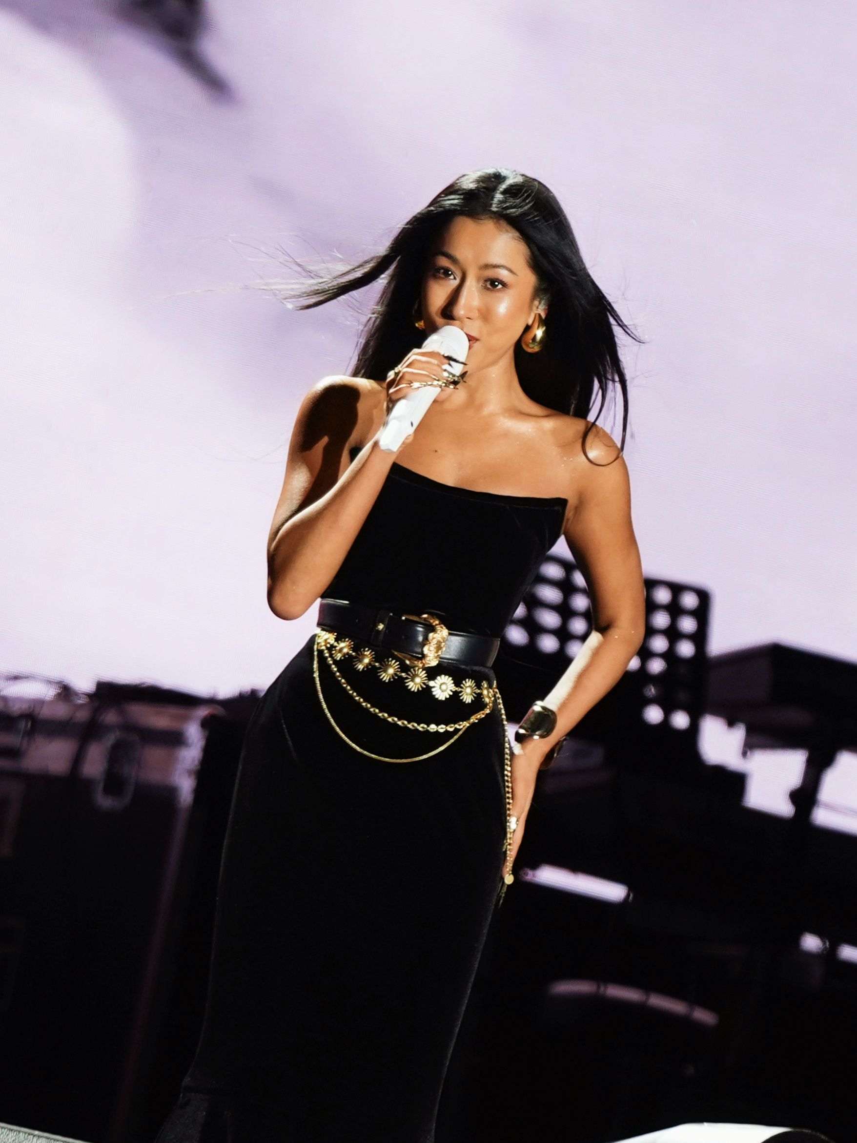 彝历新年音乐汇现场图来咯 新年要听 库史木萨 孜摩格妮