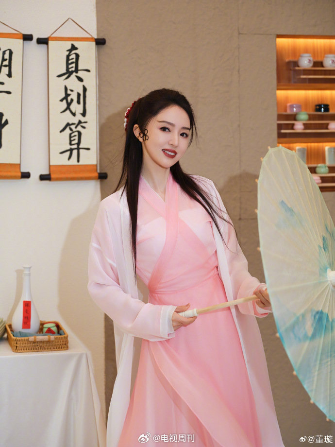 看到董璇的白蛇造型，我直接喊出 “董璇能不能演白蛇！”，真的太合适了！