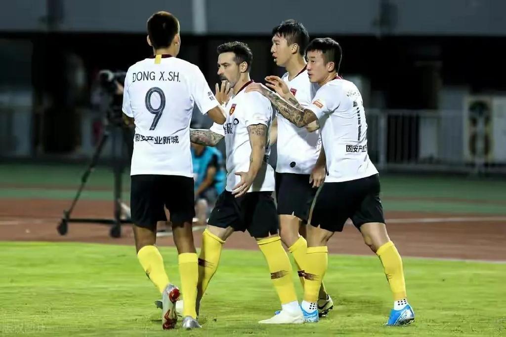 中超联赛争议判罚引发热议