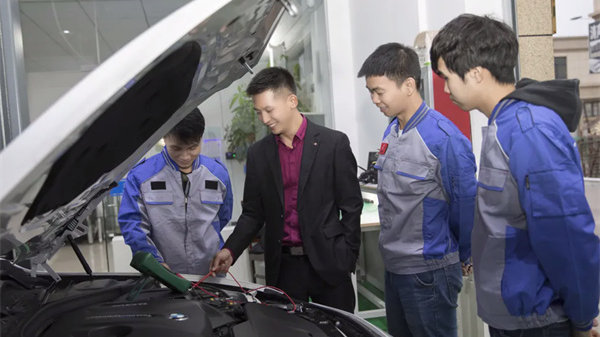 广州胎轮汽配总部，创新汽配批发经营模式