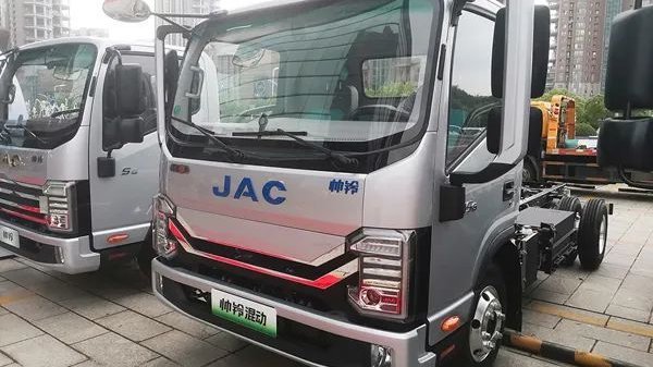 江淮 1 卡帅铃 HS6 混动轻卡：城市货运的智慧选择 | 卡车之友网