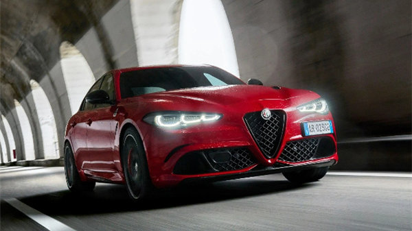 罗密欧放弃2027年北美全面电动化目标，转向多元化动力战略