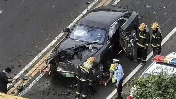 陈震首次还原劳斯莱斯车祸过程