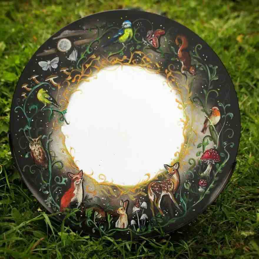 她在水杯上画了一条鱼，活灵活现，就像在里面游泳一样休闲区蓝鸢梦想 - Www.slyday.coM