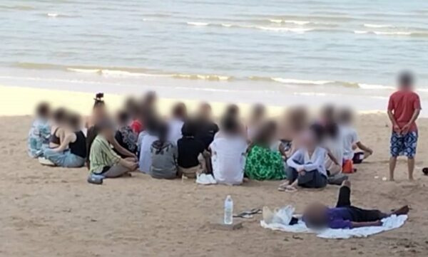 45名中国游客在芭提雅海滩大喊大叫、唱歌跳舞，吓得<a href=