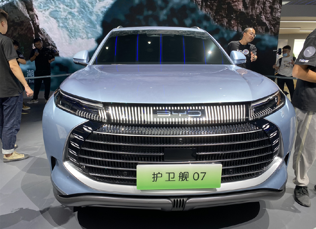 比亚迪护卫舰07开启预售，22—28万，纯电续航200km，比唐更硬派