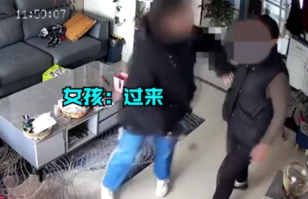 放学回家遇陌生女子入室盗窃,初中女生将其拽到监控下露脸休闲区蓝鸢梦想 - Www.slyday.coM 放学回家遇陌生女子入室盗窃,初中女生将其拽到监控下露脸休闲区蓝鸢梦想 - Www.slyday.coM