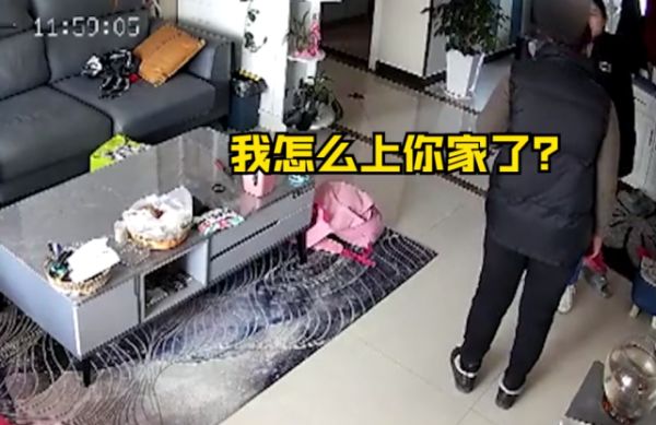 放学回家遇陌生女子入室盗窃,初中女生将其拽到监控下露脸休闲区蓝鸢梦想 - Www.slyday.coM 放学回家遇陌生女子入室盗窃,初中女生将其拽到监控下露脸休闲区蓝鸢梦想 - Www.slyday.coM