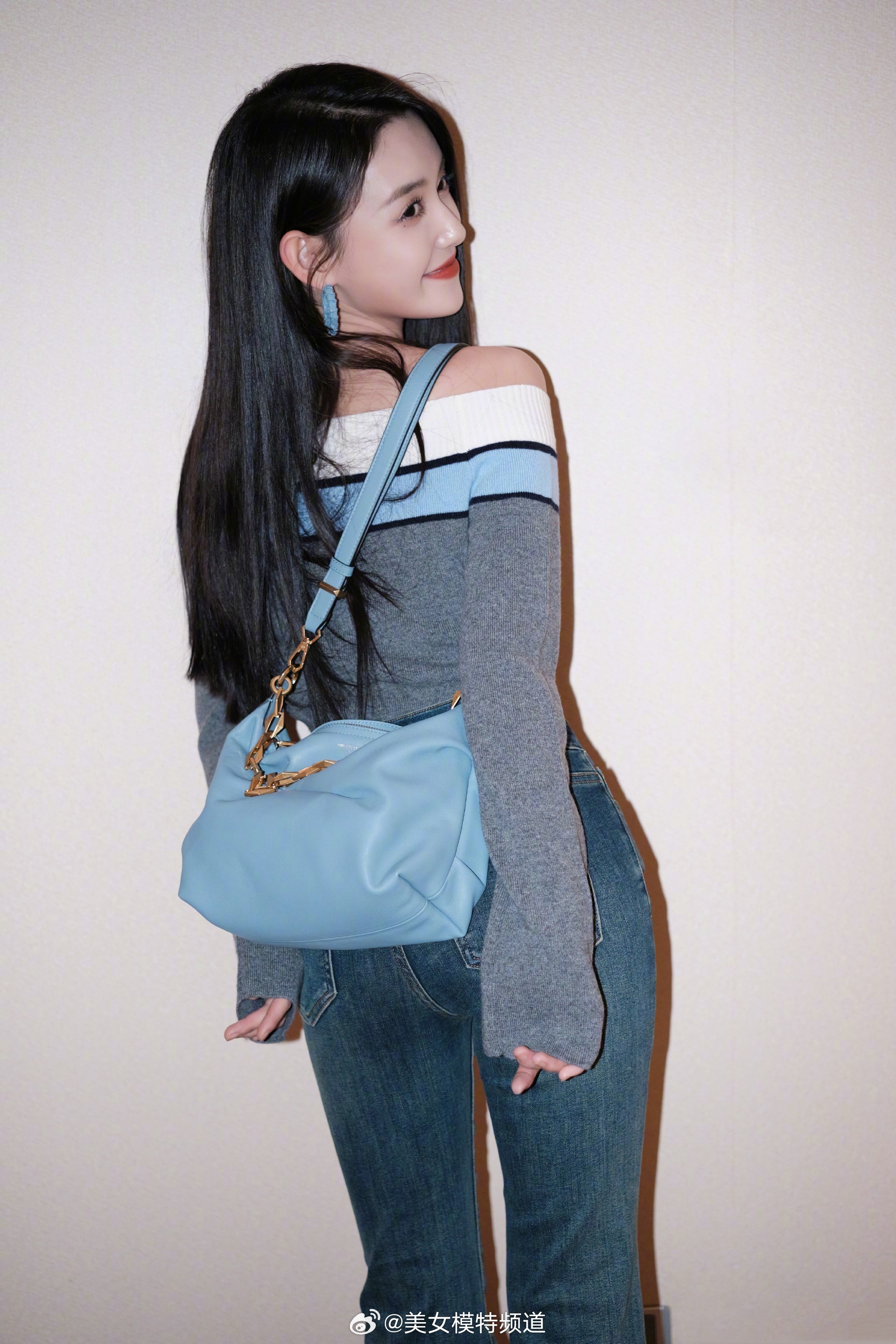 蒋依依百搭时尚甜美私服