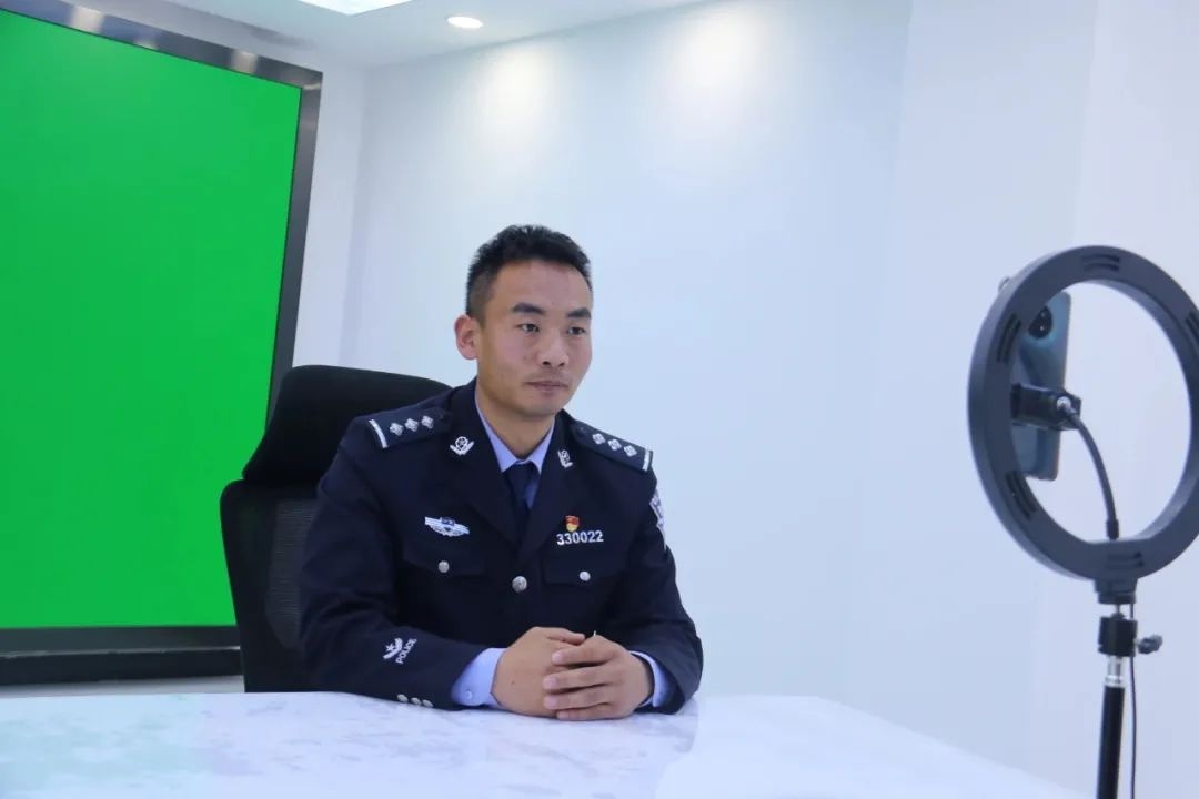 宁夏“网红”民警李通入选“中国青年好网民”优秀故事休闲区蓝鸢梦想 - Www.slyday.coM 宁夏“网红”民警李通入选“中国青年好网民”优秀故事休闲区蓝鸢梦想 - Www.slyday.coM