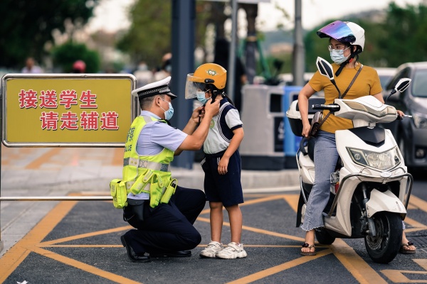 300天,广州道路交通秩序有了哪些新变化?休闲区蓝鸢梦想 - Www.slyday.coM 300天,广州道路交通秩序有了哪些新变化?休闲区蓝鸢梦想 - Www.slyday.coM