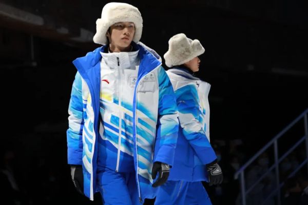 对话冬奥制服设计师贺阳:让中式浪漫穿在身上休闲区蓝鸢梦想 - Www.slyday.coM 对话冬奥制服设计师贺阳:让中式浪漫穿在身上休闲区蓝鸢梦想 - Www.slyday.coM