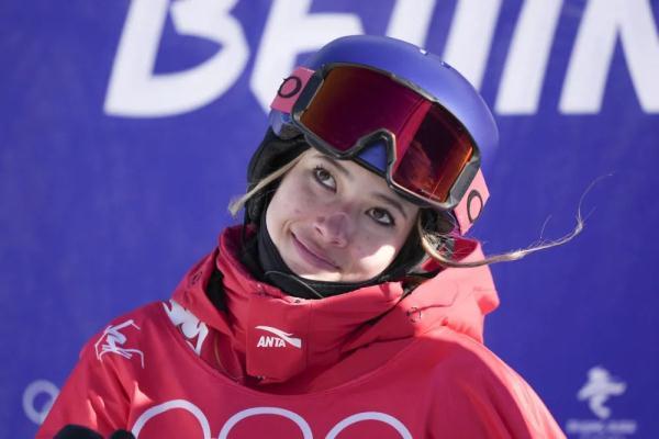 苏翊鸣比心、谷爱凌吃韭菜盒子,最强“发小”携手晋级休闲区蓝鸢梦想 - Www.slyday.coM 苏翊鸣比心、谷爱凌吃韭菜盒子,最强“发小”携手晋级休闲区蓝鸢梦想 - Www.slyday.coM