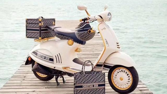 Vespa推出和Dior联名的限量版946踏板车，售价猜测将超过20万