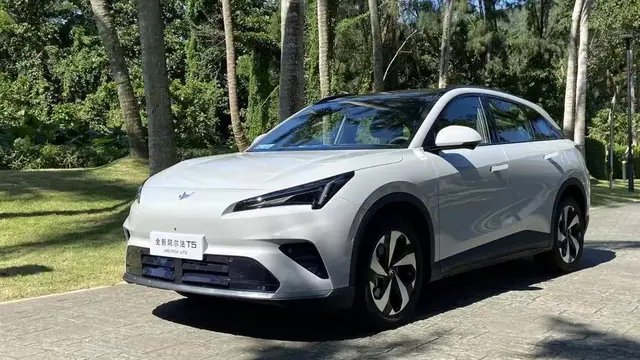 比“半价理想”更值得——试驾全新极狐阿尔法T5