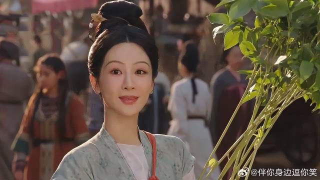 何惟芳假死逃到长安，不料偶遇前夫，看到他后撒腿就跑