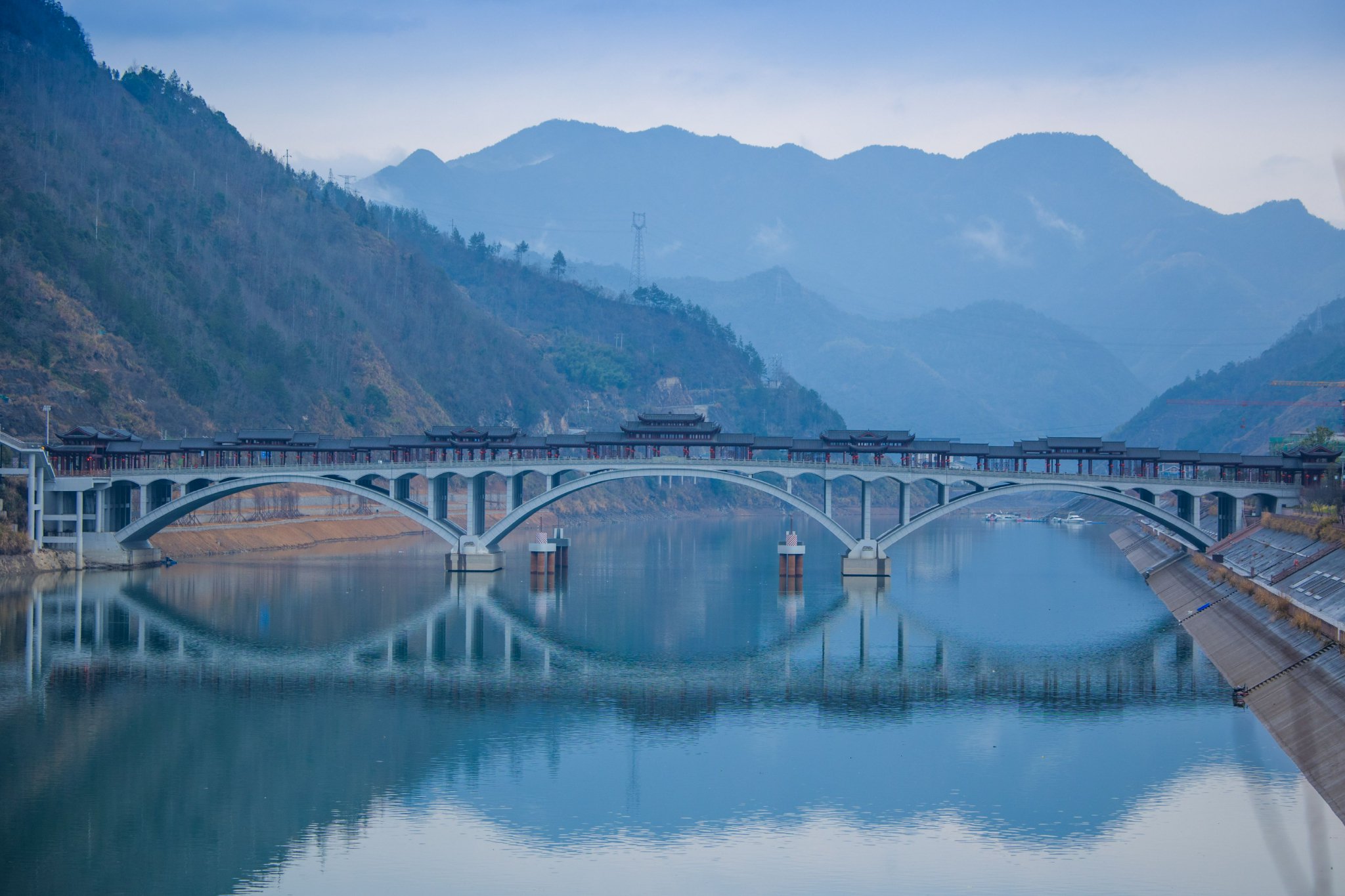 畲族是凤凰的后裔，是位于丽水景宁大山深处的部落……