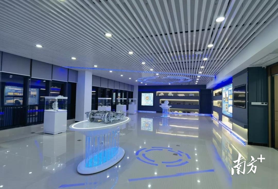 雪车项目创中国冬奥新纪录!这款装备背后有松山湖创新加持休闲区蓝鸢梦想 - Www.slyday.coM 雪车项目创中国冬奥新纪录!这款装备背后有松山湖创新加持休闲区蓝鸢梦想 - Www.slyday.coM