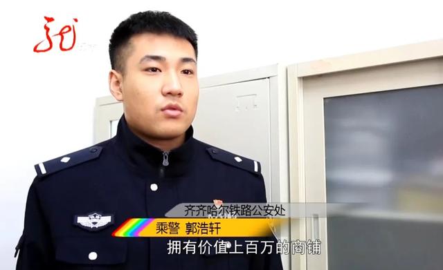 男子列车上炫富,警察来了,竟带走了另一个人!休闲区蓝鸢梦想 - Www.slyday.coM 男子列车上炫富,警察来了,竟带走了另一个人!休闲区蓝鸢梦想 - Www.slyday.coM