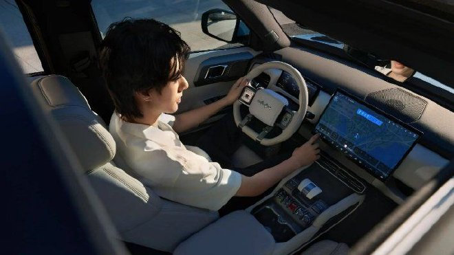 方程豹钛3新配色车型亮相 满足更多用车需求