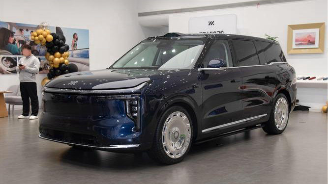 最强大6座SUV：66度电池 + 60L油箱 + 520线激光雷达！比问界M9少18万