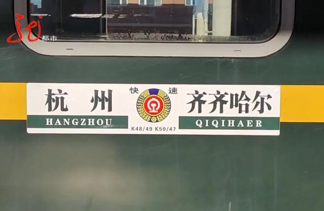 男子列车上炫富,警察来了,竟带走了另一个人!休闲区蓝鸢梦想 - Www.slyday.coM 男子列车上炫富,警察来了,竟带走了另一个人!休闲区蓝鸢梦想 - Www.slyday.coM