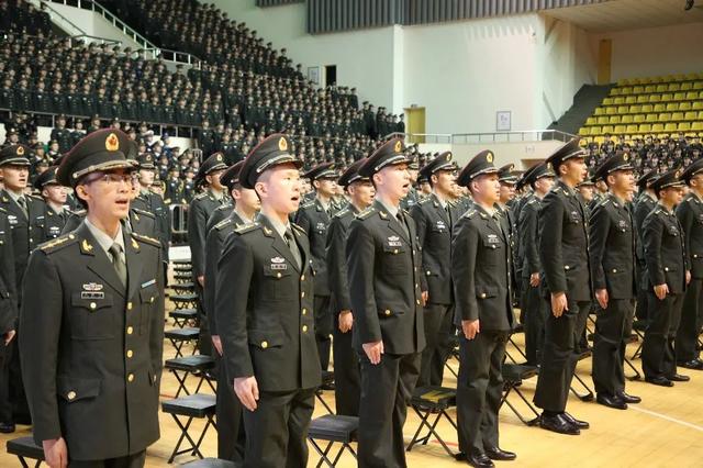 荣光时刻!国防科技大学举行直读研究生军官学员授予军衔仪式休闲区蓝鸢梦想 - Www.slyday.coM 荣光时刻!国防科技大学举行直读研究生军官学员授予军衔仪式休闲区蓝鸢梦想 - Www.slyday.coM