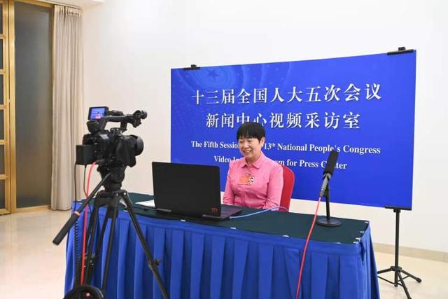 “三八”妇女节,女代表们都在关注啥?丨2022全国两会休闲区蓝鸢梦想 - Www.slyday.coM “三八”妇女节,女代表们都在关注啥?丨2022全国两会休闲区蓝鸢梦想 - Www.slyday.coM