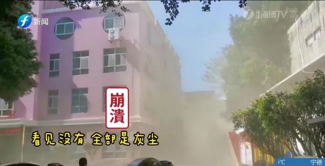 孩子上课,一墙之隔拆楼施工,幼儿园就像来了沙尘暴......休闲区蓝鸢梦想 - Www.slyday.coM 孩子上课,一墙之隔拆楼施工,幼儿园就像来了沙尘暴......休闲区蓝鸢梦想 - Www.slyday.coM