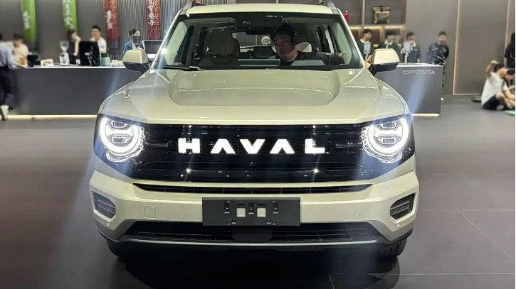 11.28万起售！哈弗大狗PLUS亮相成都车展，发光LOGO引发争议