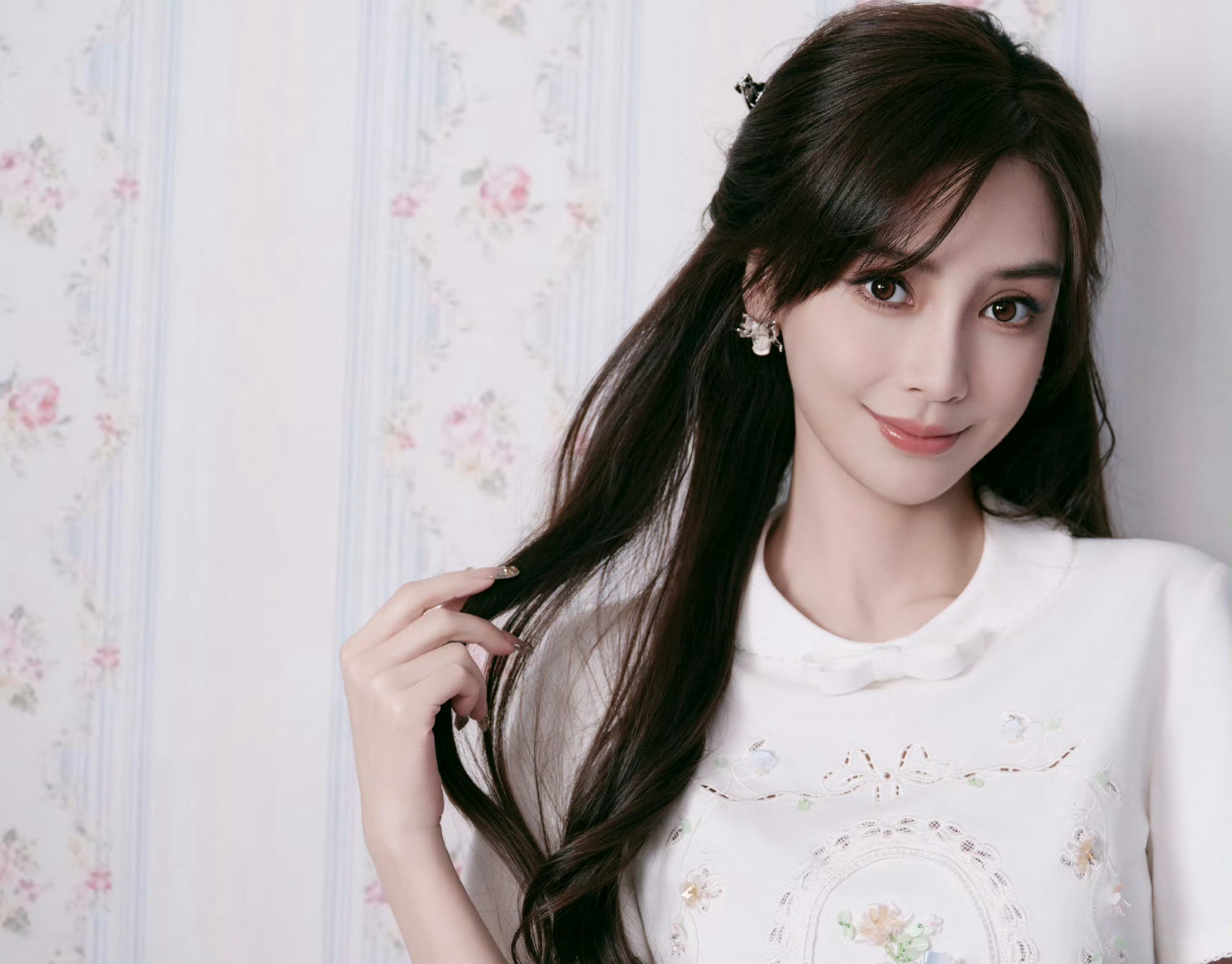 粉裙映蝴蝶结Angelababy的专属绮梦，也是每个女孩心底的公主童话，好可爱！