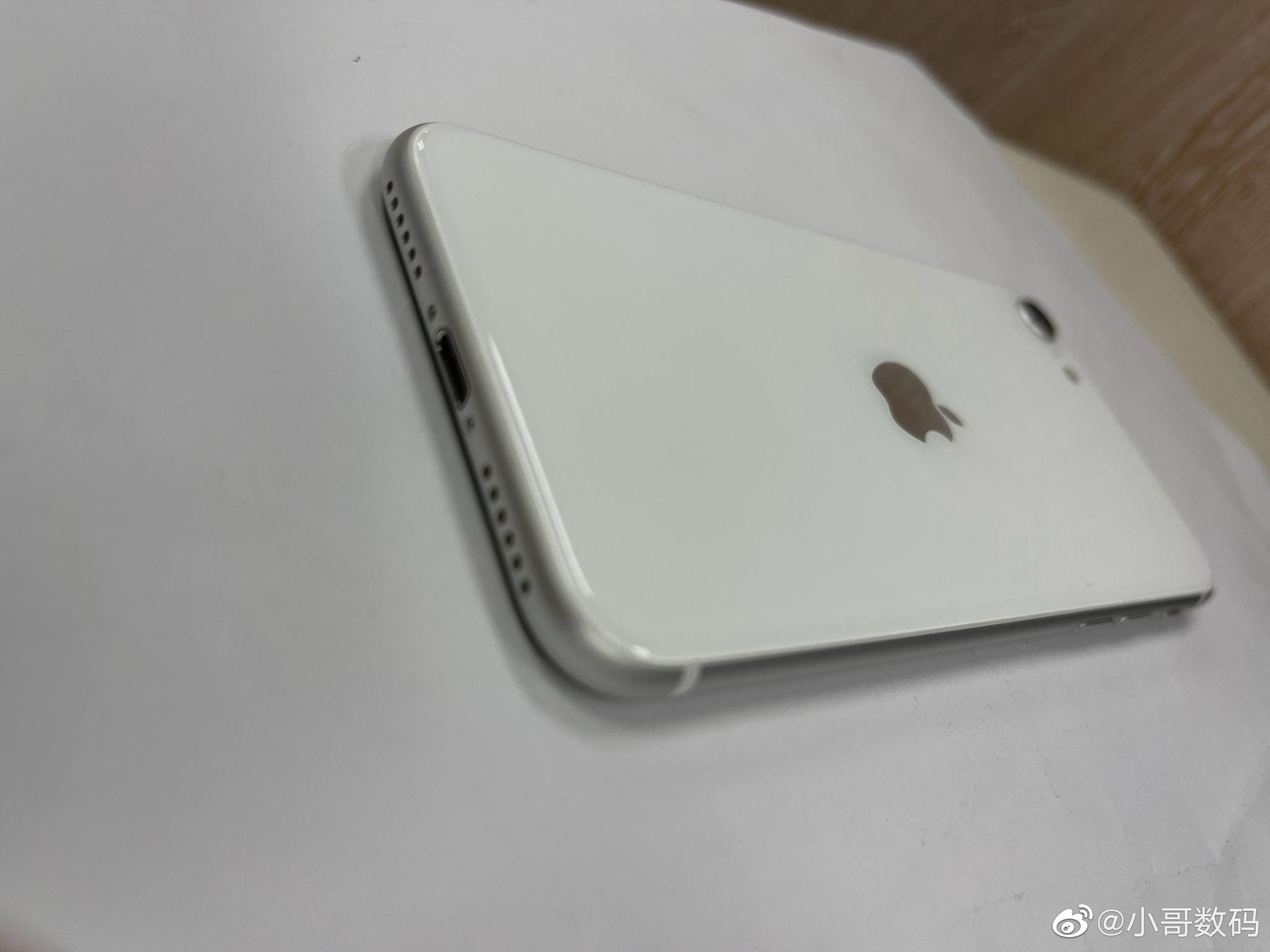 国行iphonese2银白色128g和11一样的a13处理器