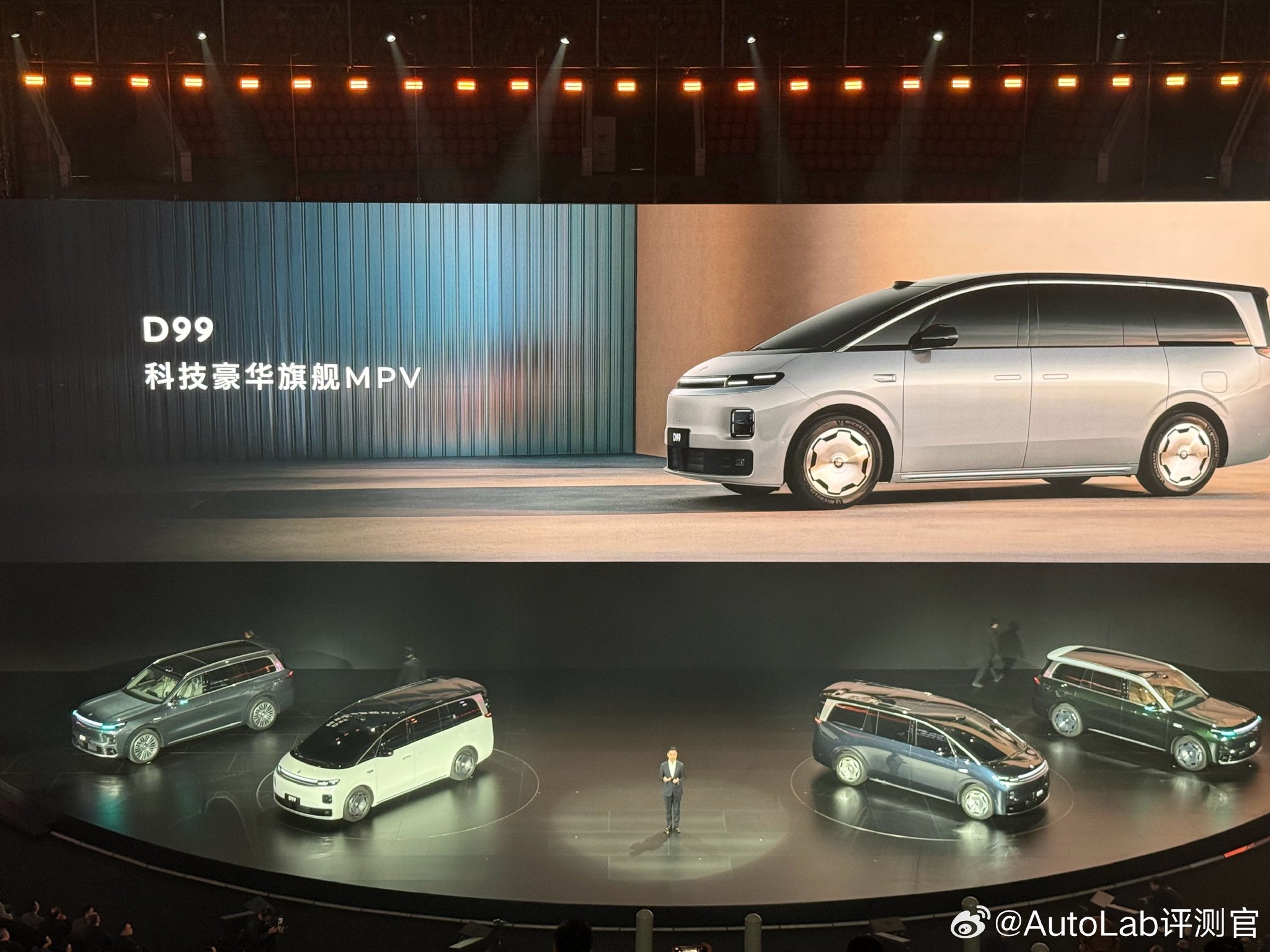 零跑的MPV D99来了，车长要超过5米2，空间很可观