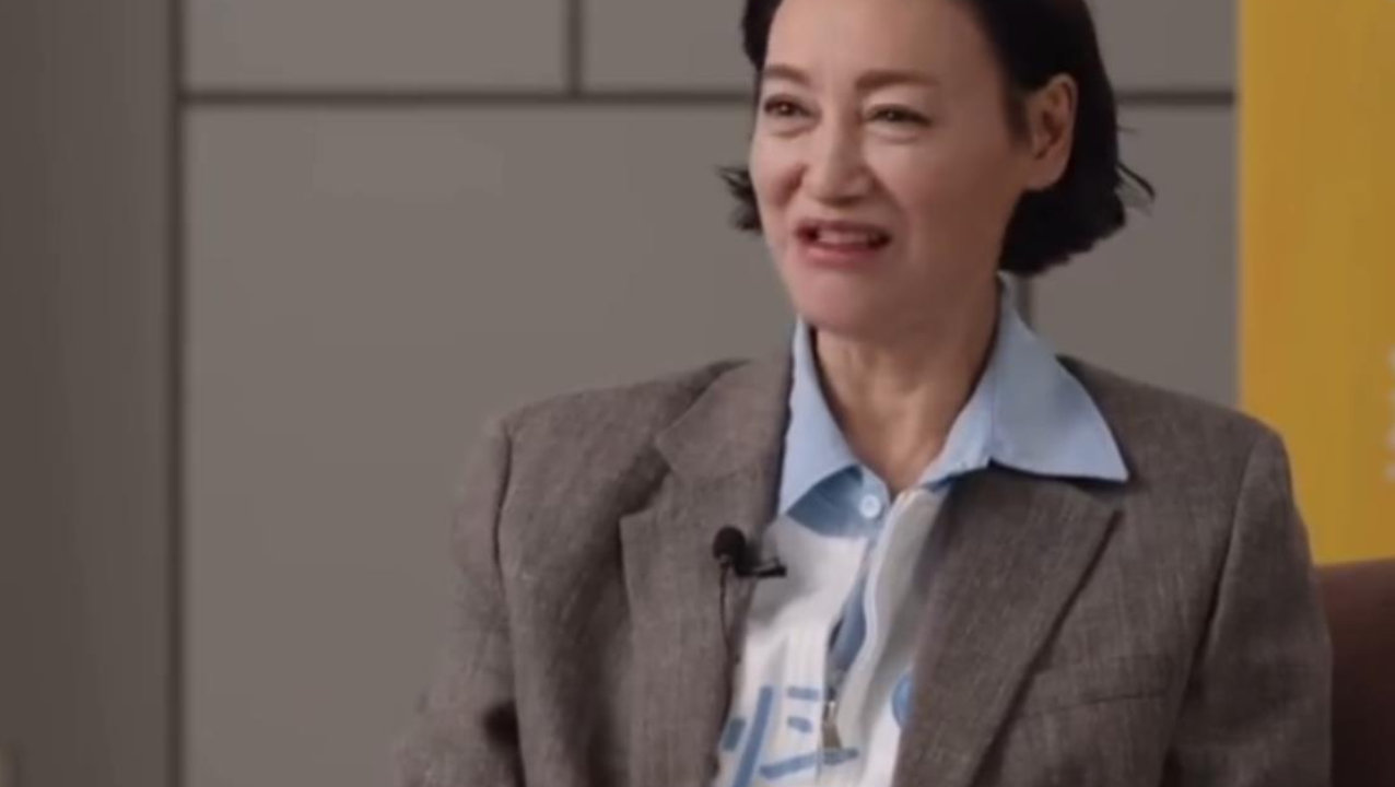 演员惠英红自曝为逼母亲吃饭，直接把菜倒进垃圾桶