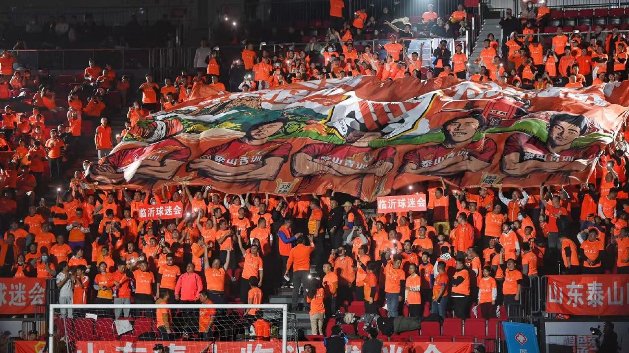 往事并不如烟，未来值得期待！一场全明星足球赛，诠释荣耀与传承