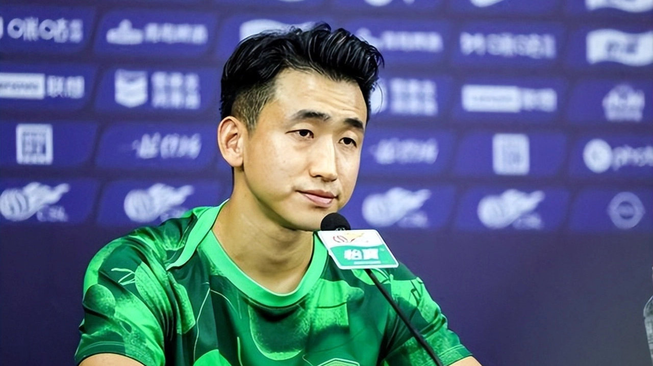 中场引援瞄准张源，上海海港要给维塔尔找替补