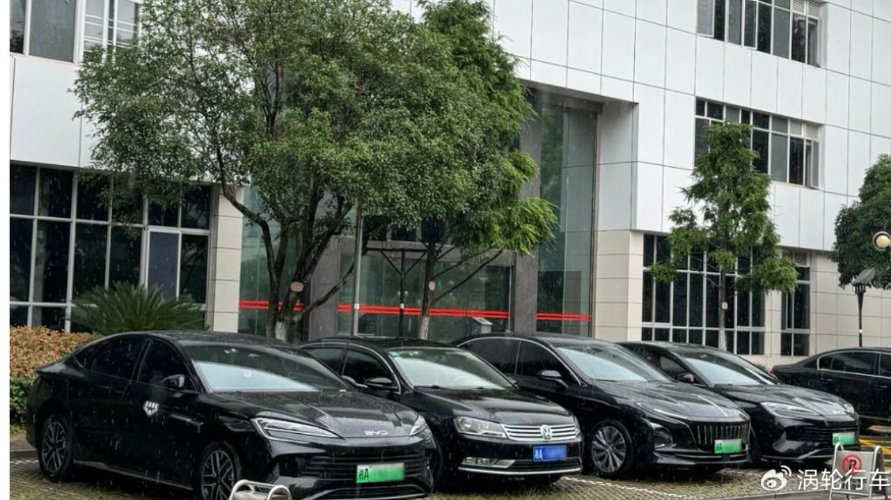 公务员都爱选比亚迪？通勤新风尚的背后原因太实在