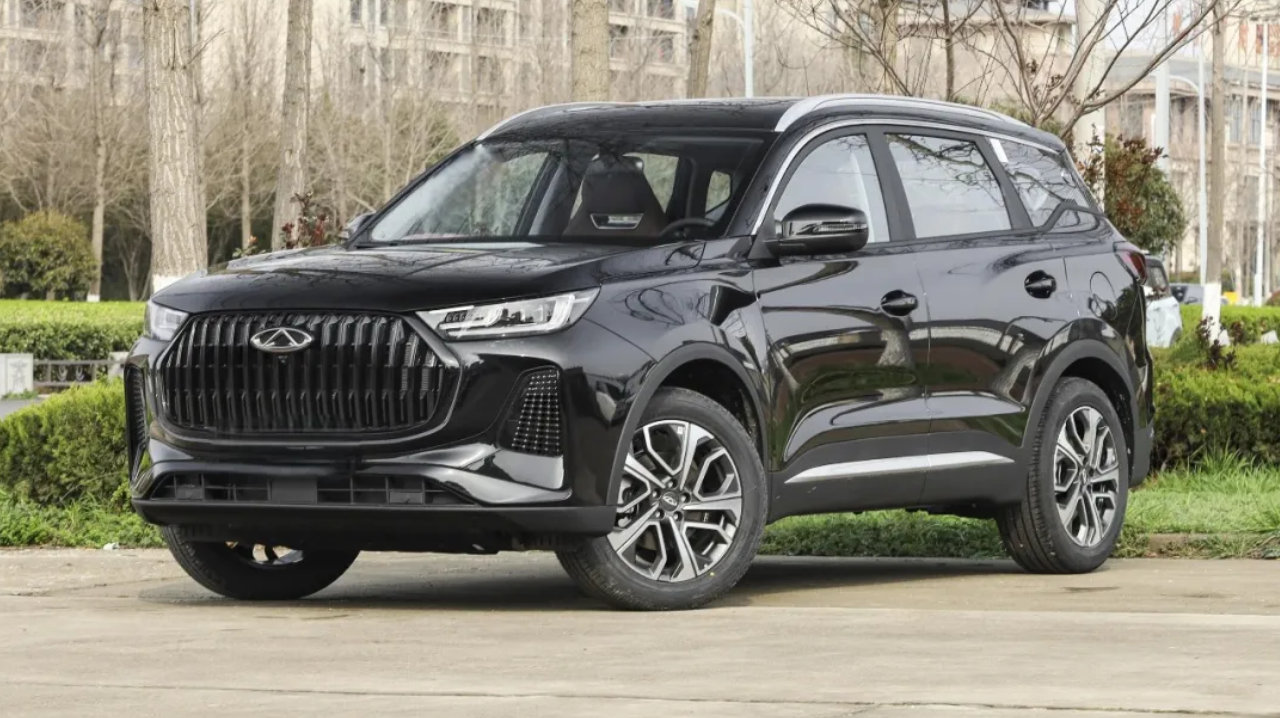 7万级紧凑型SUV！瑞虎7：曲面连屏标配，轴距两米六七