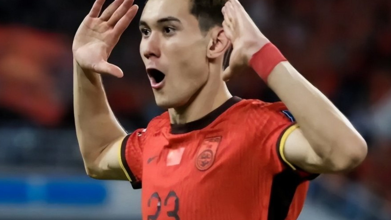 关键先生！中国男足22岁新星爆发，2球击溃韩国，他是王钰栋最佳搭档